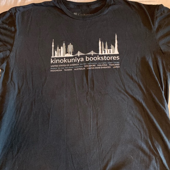 Kinokuniya Bookstore X Attack on Titan SS Tee - Picture 1 of 5